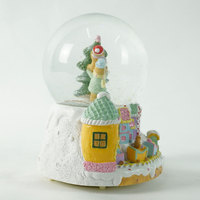 Globe à neige musical LED 100 mm en forme de maison de pain d'épices, boule de neige aquatique, artisanat en résine, décoration de maison pour les fêtes