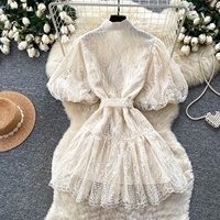 Robe en dentelle à manches lanternes pour femme, taille lacée, jupe trapèze, robe haut de gamme de niche pour l'été
