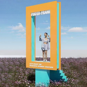 Decorazione a Forma di Chitarra per Parchi Divertimento, Aree Spiaggia e Luoghi Panoramici, Stile Musicale e d'Intrattenimento - Product Image 5