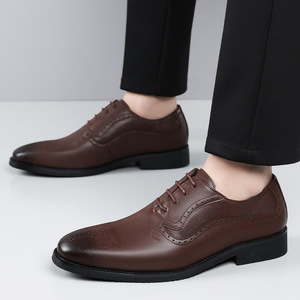 Zapatos de Cuero para Hombre en Tendencia 2026, Zapatos Formales Cómodos de Punta Puntiaguda para Negocios, Zapatos de Hombre Versátiles y a la Moda - Product Image 4