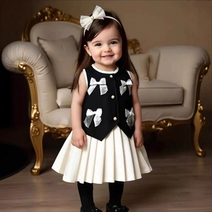 Conjunto <span class=keywords><strong>de</strong></span> Dos Piezas <span class=keywords><strong>para</strong></span> Niñas, Verano 2026, Ropa Infantil al por Mayor, <span class=keywords><strong>Chaleco</strong></span> sin Mangas con Botones y Lazo, Falda Plisada - Product Image 4