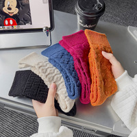 Chaussettes de sport en coton OEM de haute qualité pour femmes, décontractées, coupe ample, avec logo sur le bord, respirantes, couleur bonbon, en peluche inversée, vente en gros