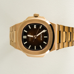 Montre mécanique carrée tendance OEM la plus vendue avec cadran en cristal saphir, lumineuse, résistante à l'eau, en acier inoxydable, bracelet personnalisé - Product Image 2