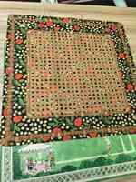 Alas Meja Mahjong Motif Stroberi Lucu 31.5*31.5 Inci Anti-Selip Lipat untuk Ubin Mahjong Permainan Poker