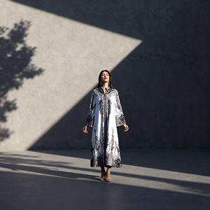 Abaya de luxe en polyester avec strass thermocollants pour femmes musulmanes, robe de soirée modeste personnalisée, vente en gros - Product Image 4