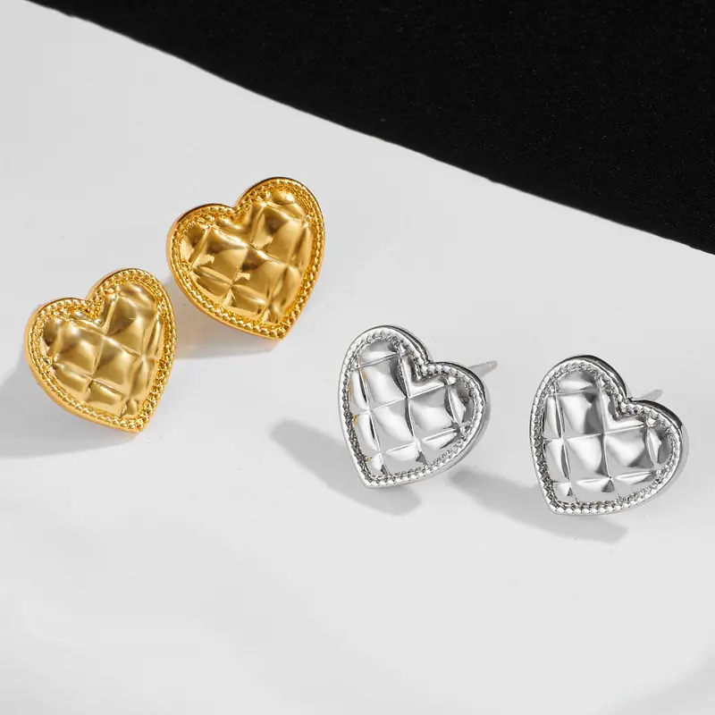 フランスのレトロな愛のダイヤモンド模様のイヤリング小さな香りのよいスタイルのイヤリング銅メッキのイヤリング