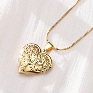 Collier pendentif en acier inoxydable en forme de cœur, unisexe, avec boîte à bijoux et fermoir design - Product Image 4