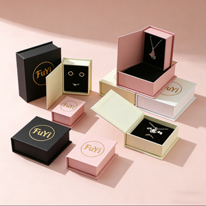 กล่องใส่เครื่องประดับรูปวงแหวนแบบใหม่สำหรับขายส่ง พร้อมโลโก้สั่งทำ บรรจุภัณฑ์จี้ห้อยคอ - กล่องกระดาษแข็งฝาพับแม่เหล็ก - Product Image 1