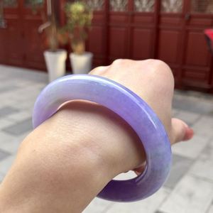 Bracciale in <span class=keywords><strong>Giada</strong></span> Naturale del Myanmar, Smeraldo Viola Brillante, Forma Rotonda, Stile Concubina Imperiale, Misura 55.5-12 - Product Image 2