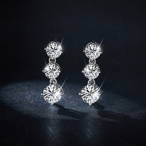 Neujahrsgeschenk Modische Elegante Feine Schmuckstücke 925 Sterling Silber VVS D-Farbe Moissanit Ohrstecker Hängeohrringe für Damen - Product Image 2