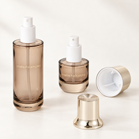 Stock disponible |   Série d'emballages de soins de la peau en verre givré gris fumé de qualité supérieure, flacon luxueux à texture raffinée
