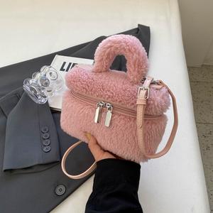 Tas tangan kecil wol domba wanita, tas tangan selempang kecil berbulu lembut antik bulu modis baru musim dingin grosir - Product Image 1