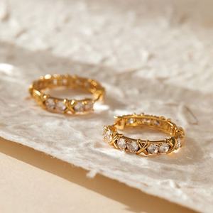 Pendientes Largos de Moda Europea y Americana para Mujer, Chapados en Oro, con Diseño Asimétrico de Mariposa y Diamantes, para Aniversario - Product Image 5