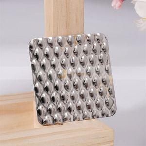 Placa de Acero Inoxidable Antideslizante con Diseño a Cuadros, Laminada en Frío y Grabada, Modelo LL246, con Servicios de Soldadura, Doblado y Corte - Product Image 1