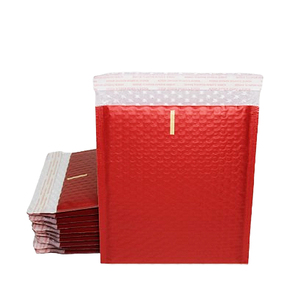 Enveloppe matelassée avec logo personnalisé et rabat auto-adhésif pour l'emballage de vêtements - Product Image 6