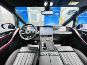 GAC Trumpchi M8 Master Series 400T Premium MPV 2.0T Turbo 8AT Usato 2024, Interni Scuri, 7 Posti, Guida a Sinistra, per Affari e Famiglia - Product Image 2