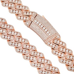 Collar de Cadena Cubana de Moissanita Contemporáneo en Oferta con Elegante Engaste de Piedras y Brillo Duradero Disponible para la Venta - Product Image 6
