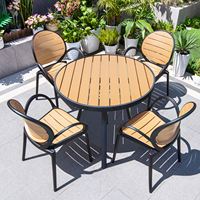 Ensemble de table et de chaises carrées en bois plastique d'extérieur pour bistrot, café, jardin, cour, patio, avec cadre en métal pour la salle à manger