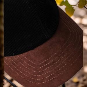 Casquette Dad Hat en velours côtelé bicolore personnalisée, style américain, en tissu, pour les fêtes, avec caractéristiques de tissu courantes pour l'automne - Product Image 4