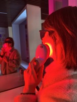 Thérapie cutanée à domicile par LED portable Kernel pour rajeunir la peau, favoriser l'absorption et améliorer l'élasticité de la peau