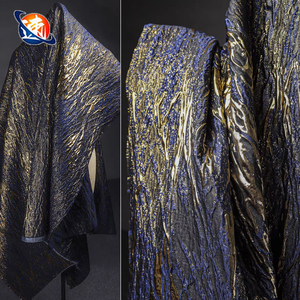 Tissu Jacquard Brocart 3D Gaufré Fil Métallique Teint Fil à Fil, Brocart Jacquard Zari Doré d'Asie du Sud pour Lehenga Saree - Product Image 1