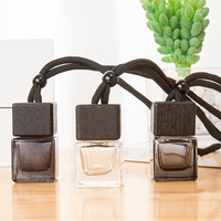 Flacon diffuseur de parfum pour voiture, vide, carré, en verre transparent, rechargeable, 8 ml, avec bouchon à vis en bois noir et logo personnalisé sérigraphié