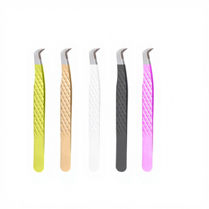 Pinzas para Pestañas de Acero Inoxidable de Precisión DANTRIC IMPLANTS, Punta Serrada de 10 mm, Mango con Agarre de Diamante en Azul, Rosa, Verde y Negro - Product Image 2