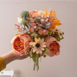 Bouquet de fleurs artificielles CallaFloral, roses pêche, marguerites, eucalyptus, décoration pour la maison et les mariages CF02035 - Product Image 2