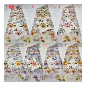 Tissu en dentelle de tulle brodé avec de grandes fleurs imprimées sur des paillettes transparentes pour robe de fête Aso Ebi - Product Image 2