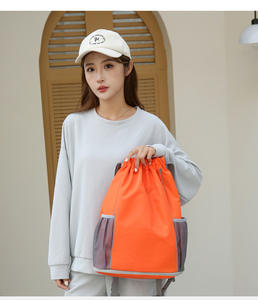 Sac à cordon pliable en polyester imperméable personnalisé avec logo, idéal pour l'entraînement, le shopping quotidien et la publicité, recyclable - Product Image 5