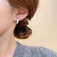 Boucles d'oreilles créoles en laiton plaqué argent avec zircon scintillant, petites et délicates, pour femme, idéales au quotidien