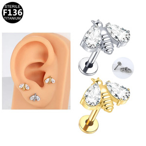Boucles d'oreilles clous en zircon insecte, en titane à filetage interne, bijoux de piercing pour cartilage, bijoux de mode pour soirée - Product Image 1