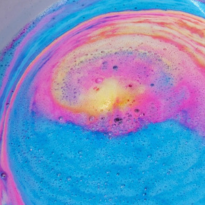 Bombes de bain colorées personnalisées en spirale OEM ODM Marque privée Effervescentes pour enfants avec jouets à l'intérieur Parfumées Hydratantes Mousse riche - Product Image 3