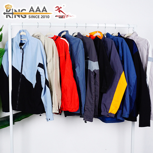 เสื้อแจ็คเก็ตวินเทจ KungFu KingAAA สีสันตัดกันสำหรับผู้ชาย มือสอง สภาพดี เหมาะสำหรับฤดูหนาว ให้ความอบอุ่น สไตล์เรโทร ตกแต่งด้วยผ้าปะติดปะต่อ เสื้อโค้ทลำลองแนวสตรีทแวร์สำหรับผู้ชาย - Product Image 1