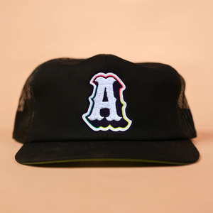 Gorra de camionero de malla transpirable con bordado de poliéster transpirable de 5 paneles personalizada negra para hombre - Product Image 3