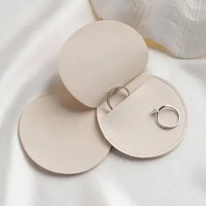 Benutzer definierte geprägte geprägte Folie Druck Logo Schmuck Verpackungs tasche Runde Form Nachhaltige Mikro faser Grau Schmuck Ring beutel