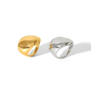 Anel de aço inoxidável banhado a ouro <span class=keywords><strong>real</strong></span> de alto polimento grande e brilhante, anel de aço inoxidável de tamanho grande à prova d'água - Product Image 3