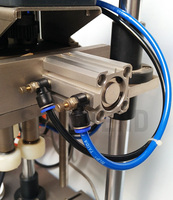 Machine de capsulage de vis de bouteille en plastique semi-automatique de dessus de table rentable
