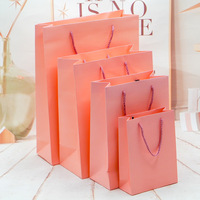 Sacs en papier personnalisés avec logo, emballage cadeau de luxe, matériaux recyclés, rose clair, finition brillante UV, laminage doré, ruban, bonbons, sous-vêtements pour femmes
