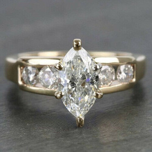 Elegante anello con taglio Marquise per donna, gioielli alla moda con pietre scintillanti - Product Image 1