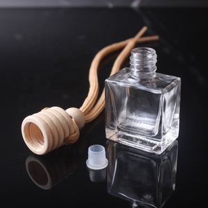 8ml için iyi kalite kare şekli araç parfüm şişesi araba hava spreyi koku dağıtıcı şişe araba havalandırma klip kokulu yağ - Product Image 4