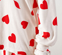 Ensemble de pyjama en tricot Hacci à imprimé cœurs pour femme avec chouchou et faux col boutonné rouge, vêtements de nuit doux, vente en gros personnalisée