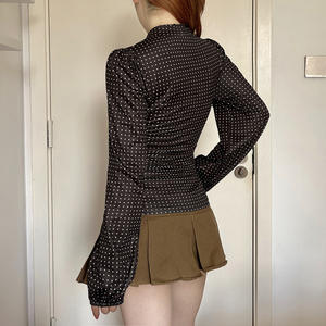 Camisa vintage de manga larga con cuello en V, lazo, botones y pliegues con estampado de lunares, un top versátil y ajustado. - Product Image 6