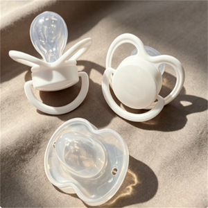 Sucette en silicone souple sans BPA avec motif mignon, poignée en forme d'arc, aide à l'alimentation et au sommeil du bébé, apaisement émotionnel, taille standard 0-12 mois - Product Image 3