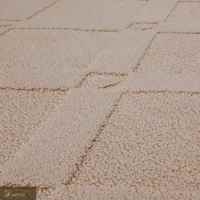 Tapis minimaliste italien LandScopeTech sur mesure, motif diamant 3D, beige clair, en polypropylène, poils de 7 mm, avec envers en coton tissé
