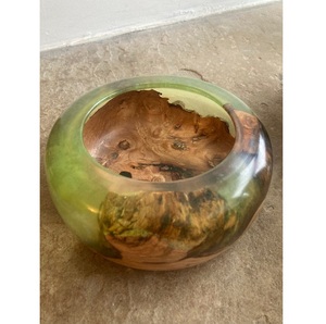 ชามไม้เรซิ่นทำมือ ลายไม้ธรรมชาติ เคลือบเงา ใช้ตกแต่งบ้านได้ทั้งเพื่อความสวยงามและใช้งานได้จริง สำหรับบ้านสไตล์โมเดิร์น - Product Image 1