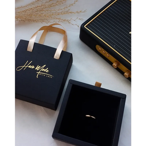 <span class=keywords><strong>Petit</strong></span> Sac Cadeau Rigide Exquis en <span class=keywords><strong>Carton</strong></span> Papier, Sac d'Emballage de Mariage de Luxe, Sacs Cadeaux Personnalisés Noir et Or avec Marquage à Chaud - Product Image 6