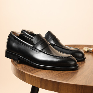 Les dernières tendances en matière de chaussures en cuir véritable pour hommes se vendent bien pour les événements formels, les fêtes et les occasions décontractées de haute qualité. - Product Image 5