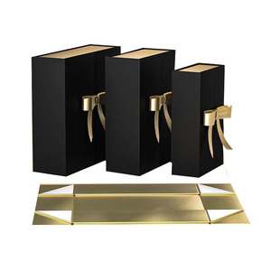 Caja de regalo A4 con cierre magnético de tablero rígido grande plegable con logotipo Deboss en relieve personalizado con cinta - Product Image 3