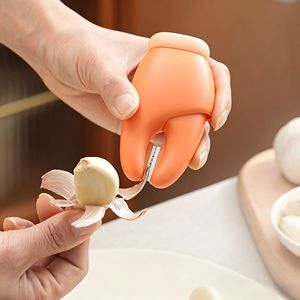 Outil de cuisine domestique 2-en-1 : Éplucheur d'<span class=keywords><strong>ail</strong></span> et grattoir à gingembre, pince à <span class=keywords><strong>ail</strong></span> magnétique pour éplucher et retirer les tiges, avec poignée - Product Image 2